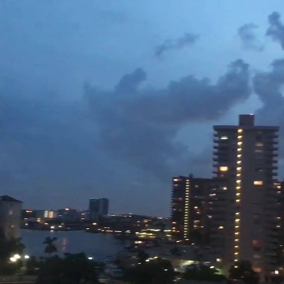 Meet your Posher, Lazaro - Picture 1 of 1